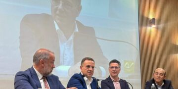 Manuel Serrano ensalza la figura de José Félix Lara, “un hombre comprometido con la educación, que mejoró la ciudad desde el IES Andrés de Vandelvira e inspiró la política educativa del Ayuntamiento”