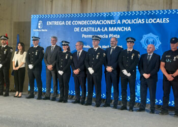 Seis agentes de la Policía Local de Azuqueca reciben la medalla de plata a la permanencia