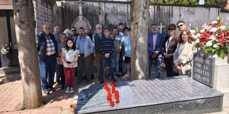 El PSOE de Almadén honra a su militancia y reivindica la memoria obrera en el Día Internacional del Trabajo